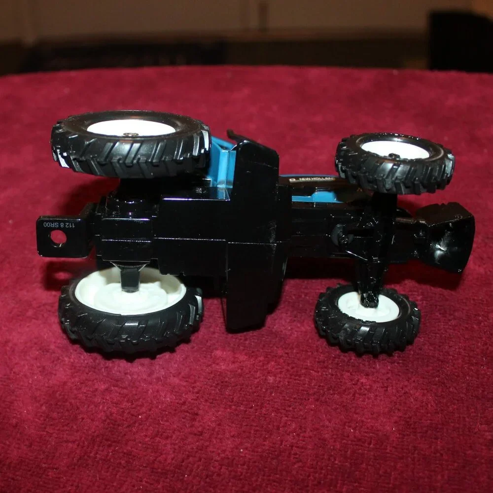 ERTL Die-cast collectible model of a New Holland 8670 tractor